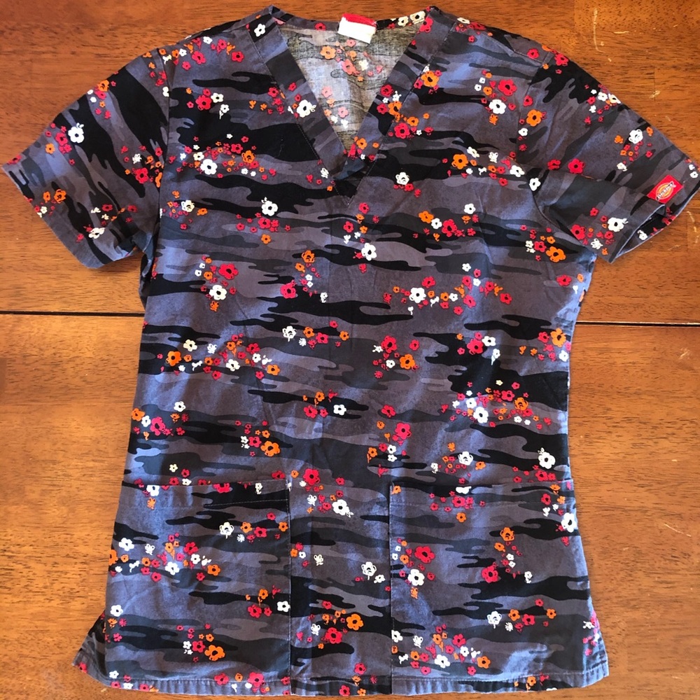 Scrub Top - Picture 3 of 4